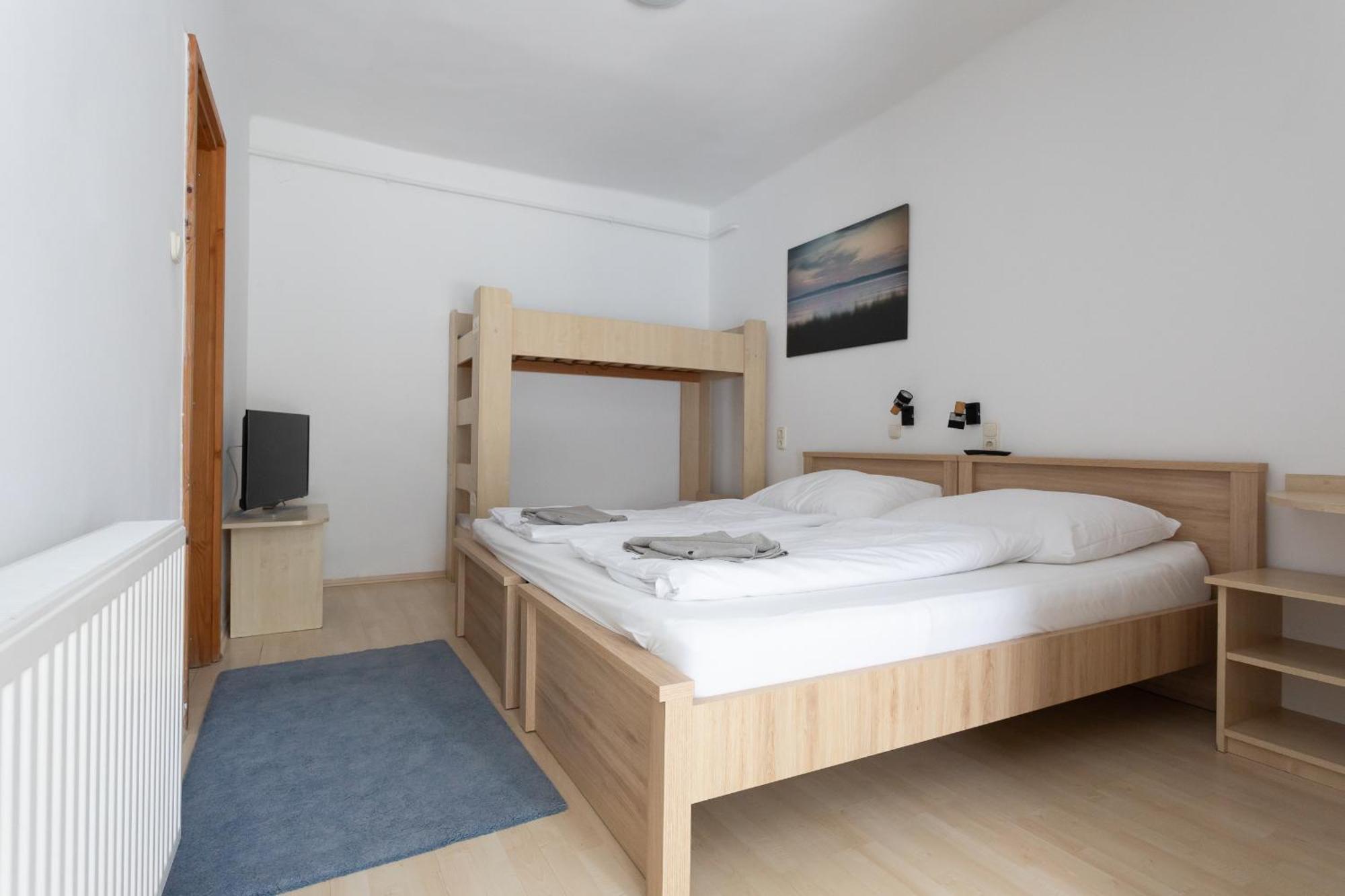 Hotel Platan 자르마디 외부 사진
