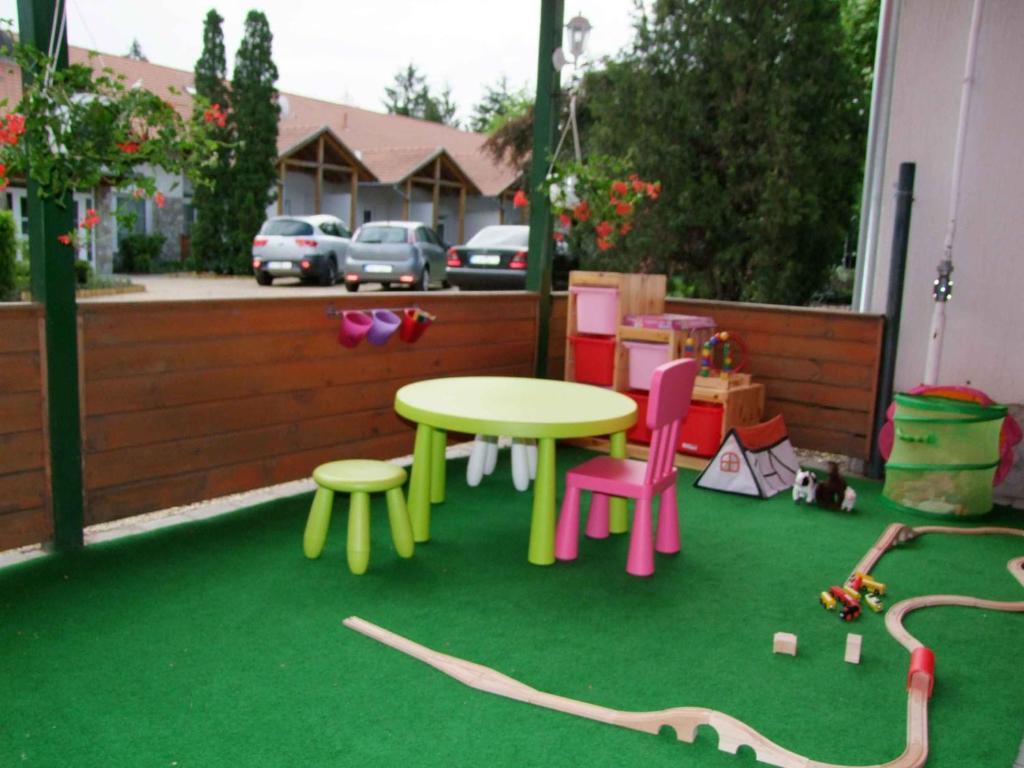 Hotel Platan 자르마디 외부 사진