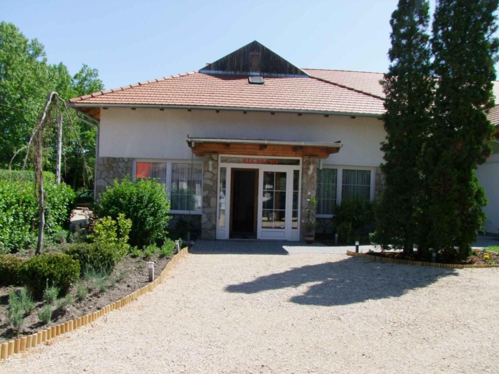 Hotel Platan 자르마디 외부 사진